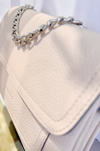 Gelbe Ledertasche der Firma Ripani