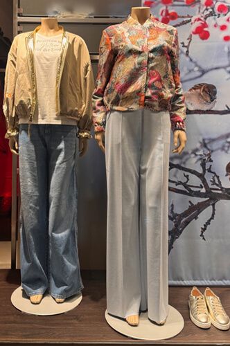 Textilien in Herbstfarben in Detailaufnahme