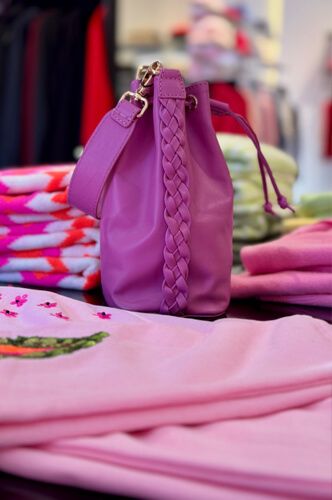 Gelbe Ledertasche der Firma Ripani